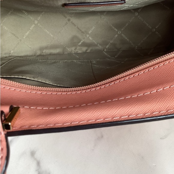 MICHAEL KORS CORAL PINK BAG WALLET CROSSBODY SET RAYNE STUDDED SAFFIANO LEATHER - Picture 8 of 16